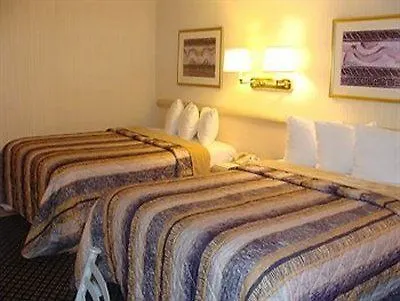 Ramada By Wyndham North Bergen Hotel